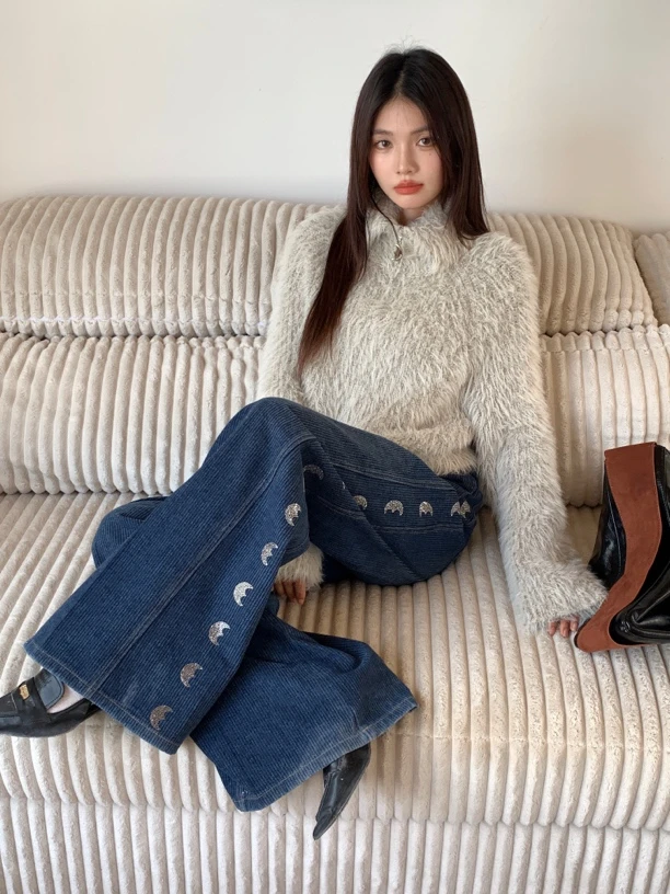 QINGMU轻慕 月亮图案烫钻保暖绒条纹肌理立体感牛仔阔腿裤