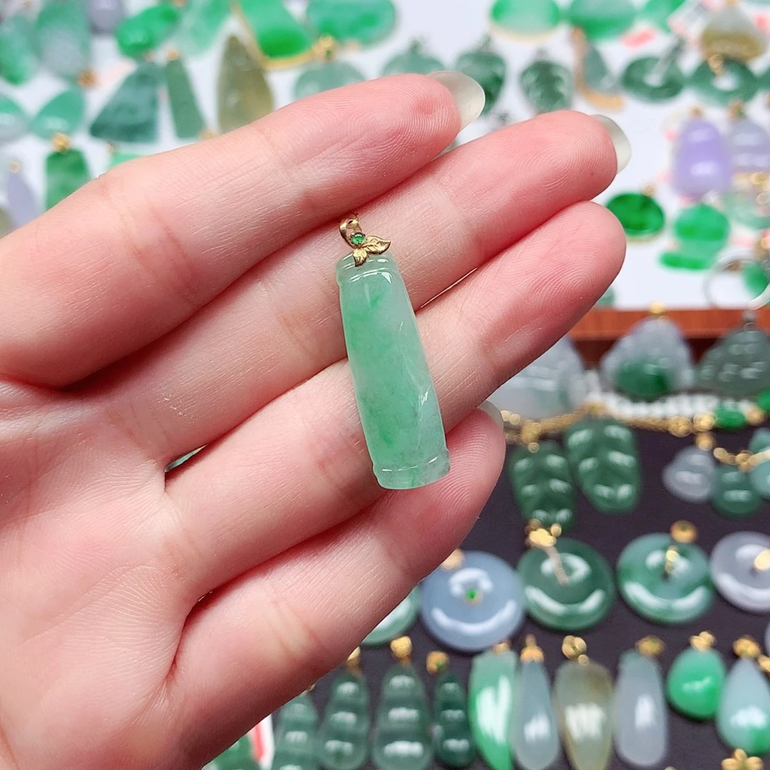 翡翠18K金镶嵌颈饰天然翡翠A货