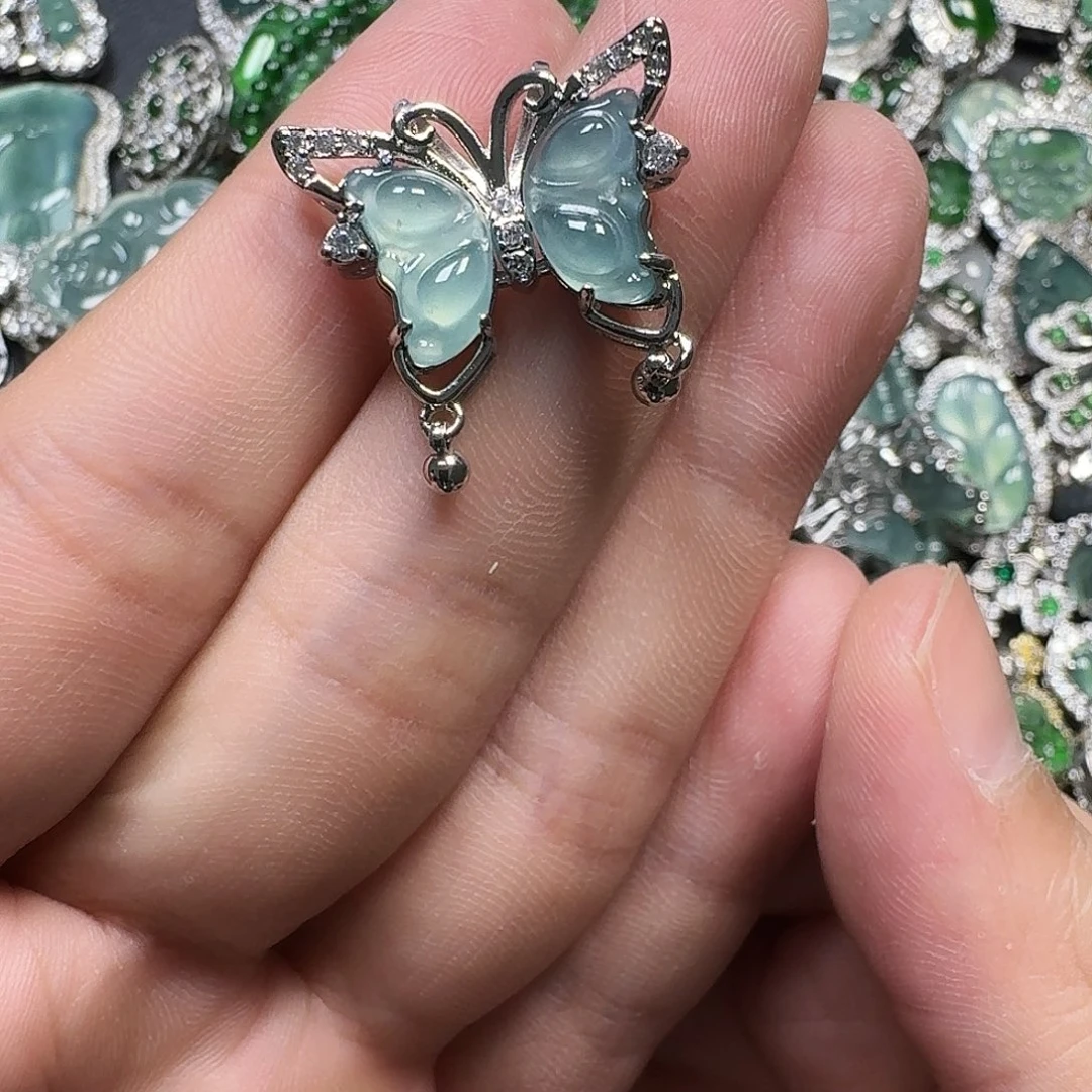 翡翠未镶嵌颈饰天然A货翡翠放漏