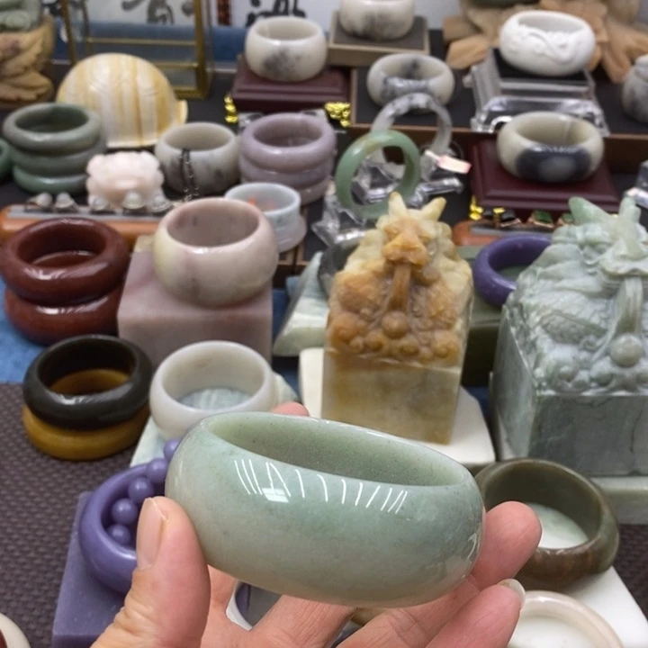 8***7未镶嵌石英岩玉手饰