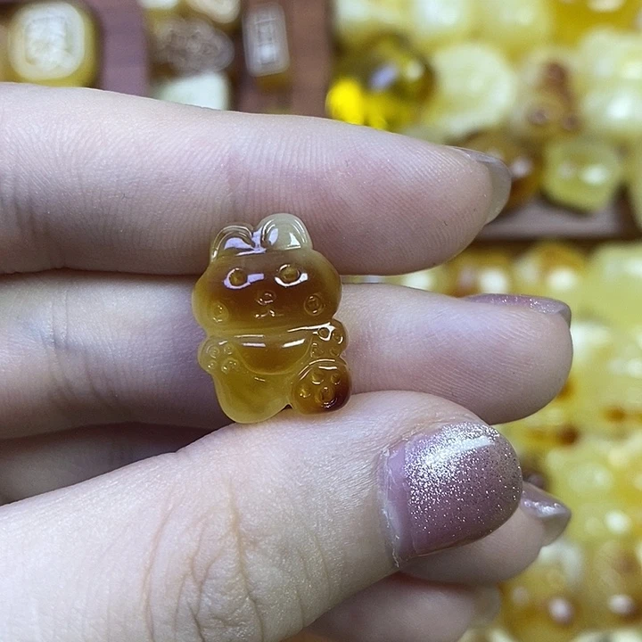 橄榄核吊坠小兔子