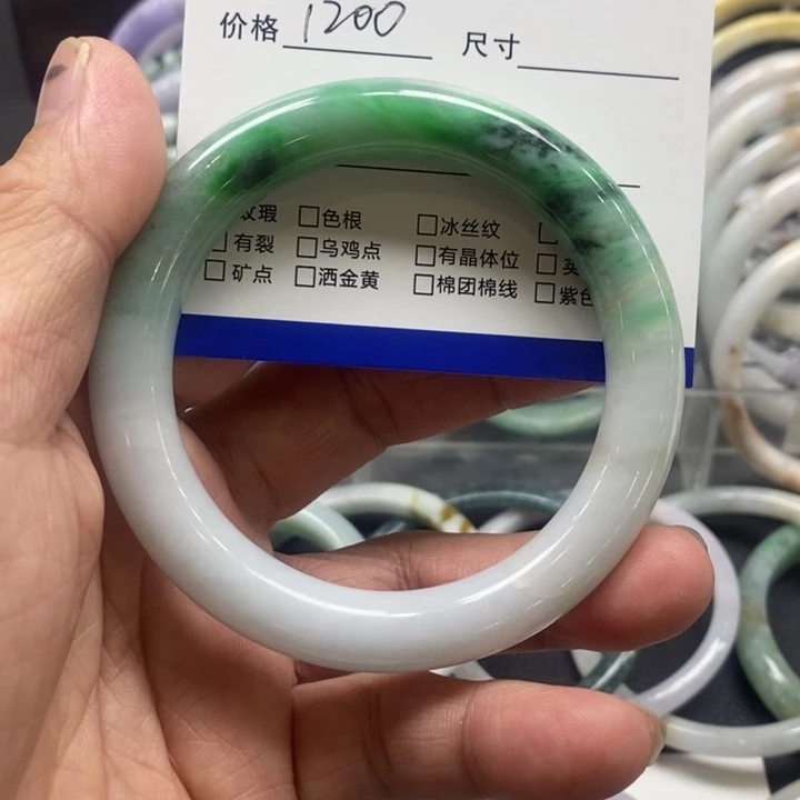 广***姐未镶嵌手镯翡翠手镯