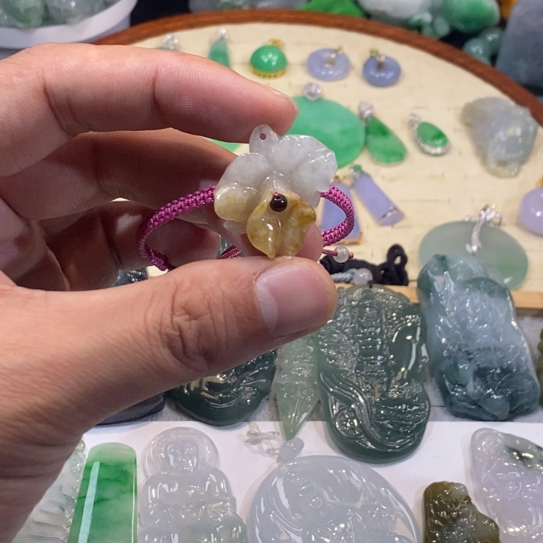 翡翠未镶嵌吊坠(不含链)玉兰花