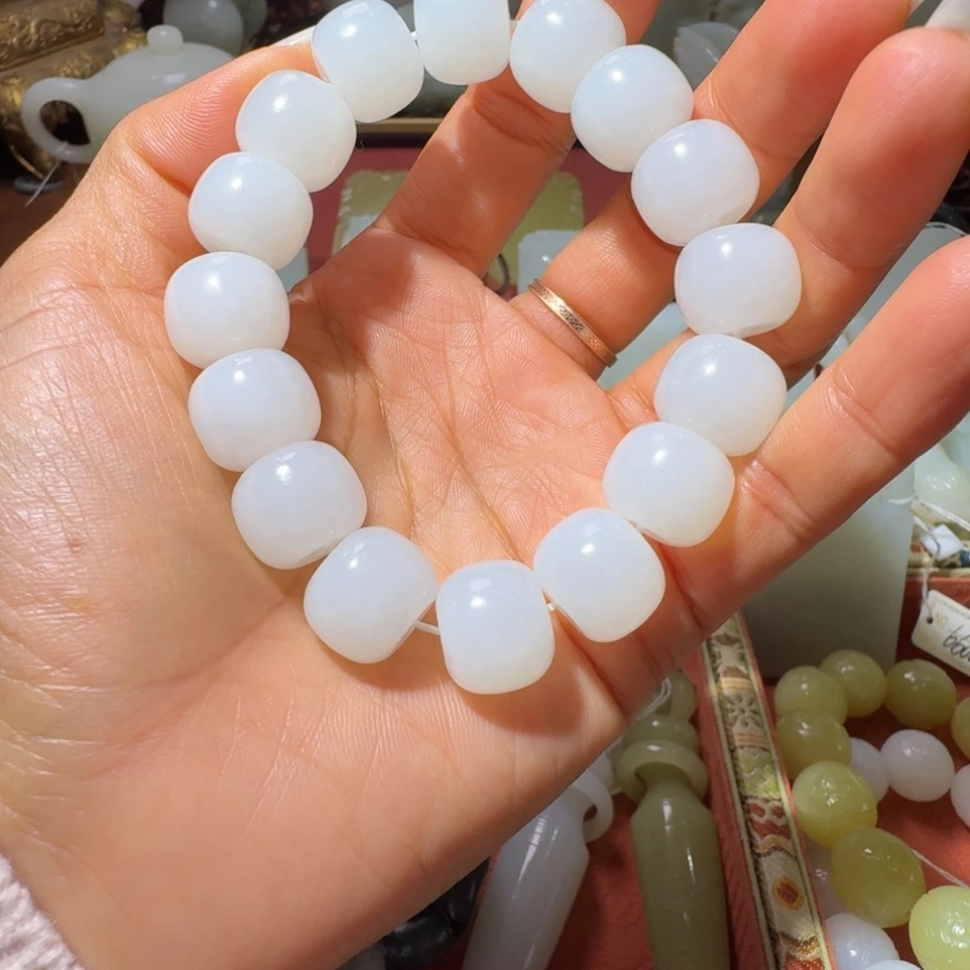 和田玉未镶嵌把件