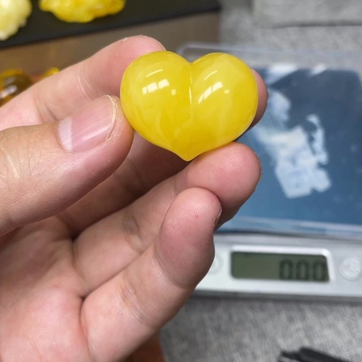 刘***馨琥珀未镶嵌珠宝奇石