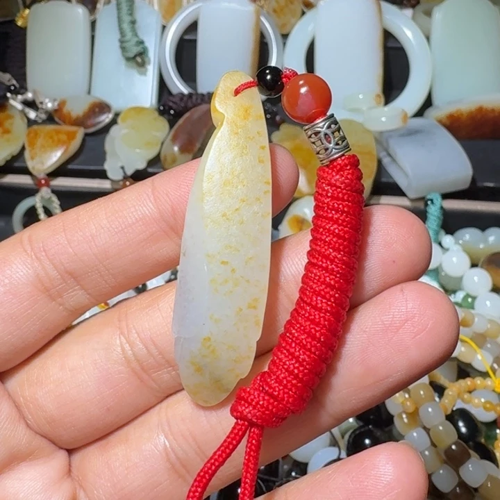 和田玉未镶嵌吊坠(赠链)