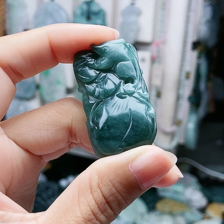 颈饰足铂镶嵌翡翠翡翠