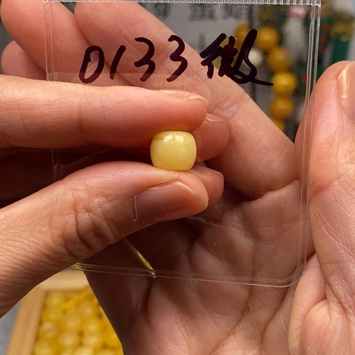 小***炜蜜蜡未镶嵌裸石10微