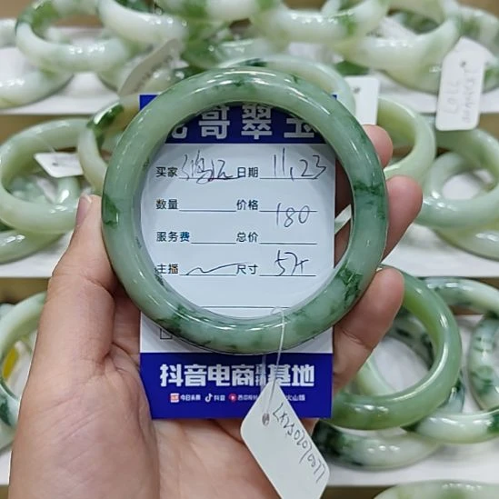 %****透闪石-蛇纹石玉未镶嵌手镯