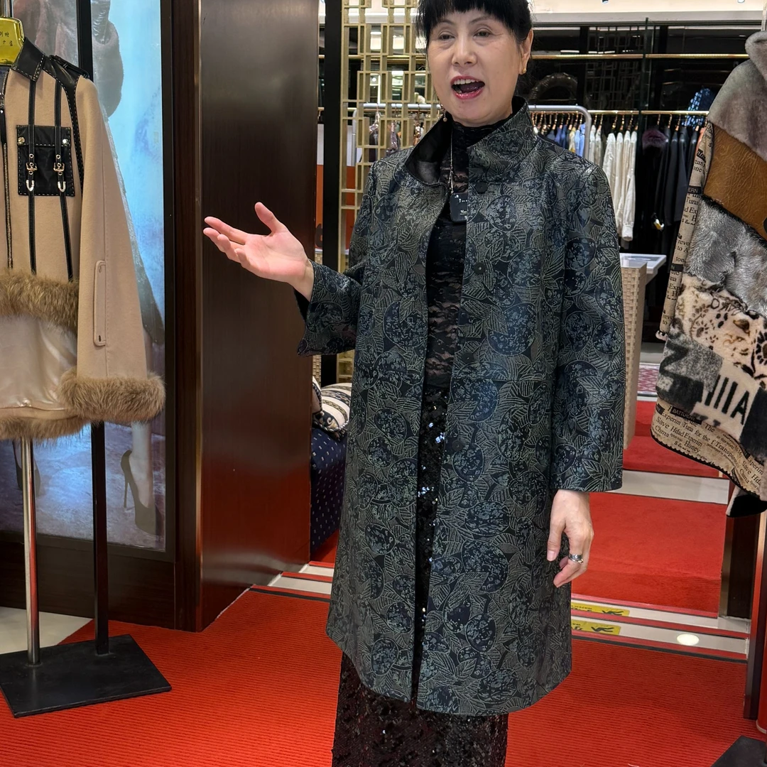 特别特实体同款提花修身风衣女2025秋冬新款立领长款百搭长袖皮衣