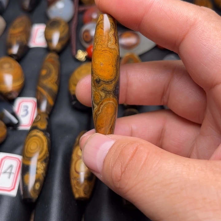 石英质玉珠宝半成品未镶嵌山*