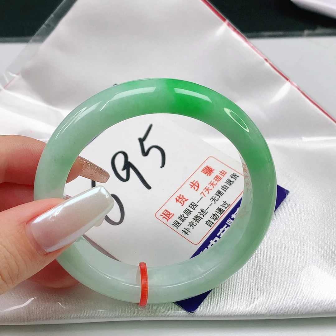 翡翠手镯未镶嵌柚****地翡翠手镯