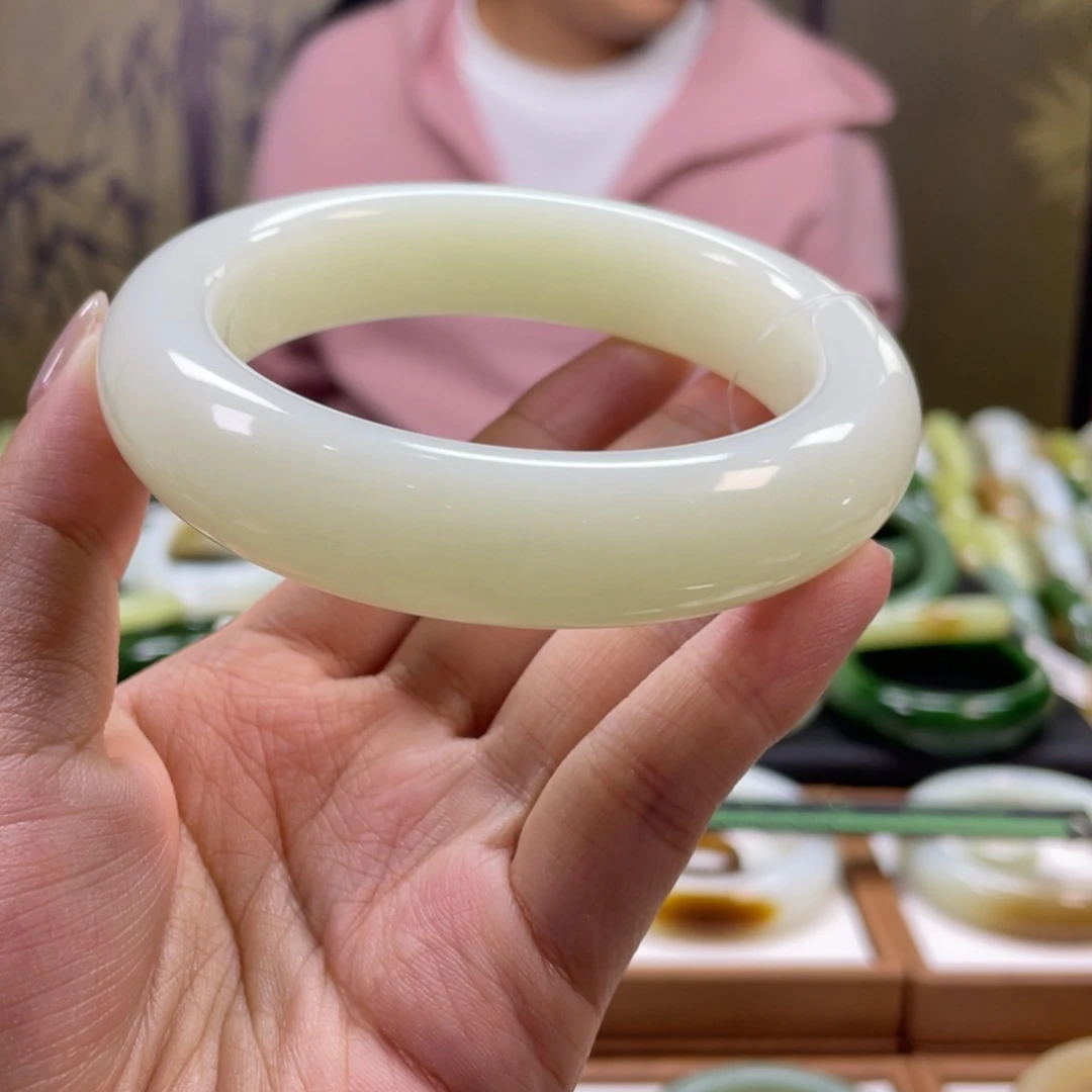 和田玉未镶嵌手镯