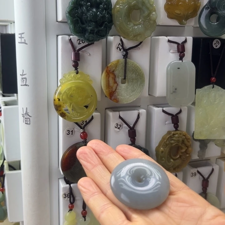 嘦***姕蛇纹石玉合金颈饰