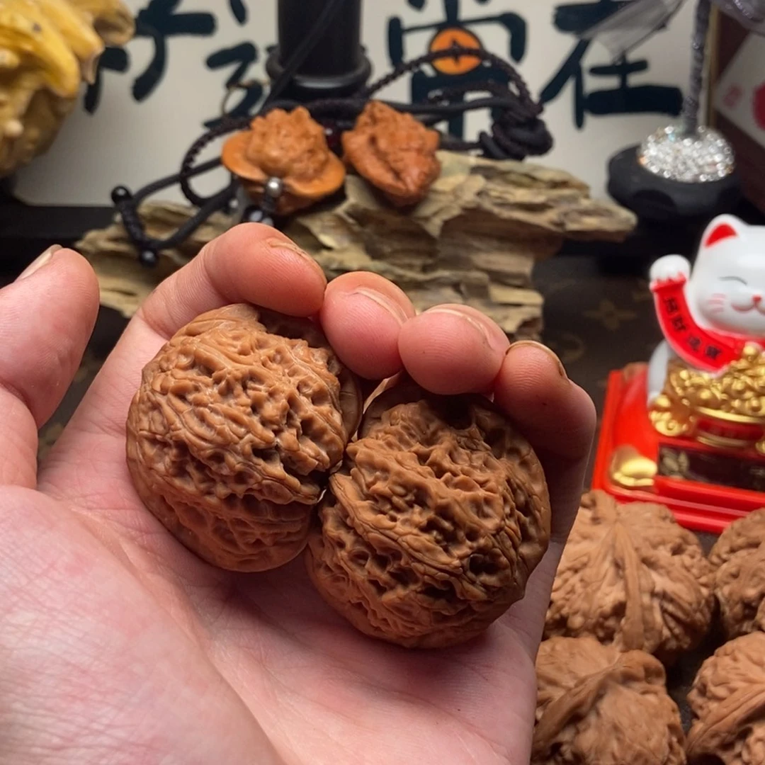 彳****文玩核桃吊坠龙洞欲