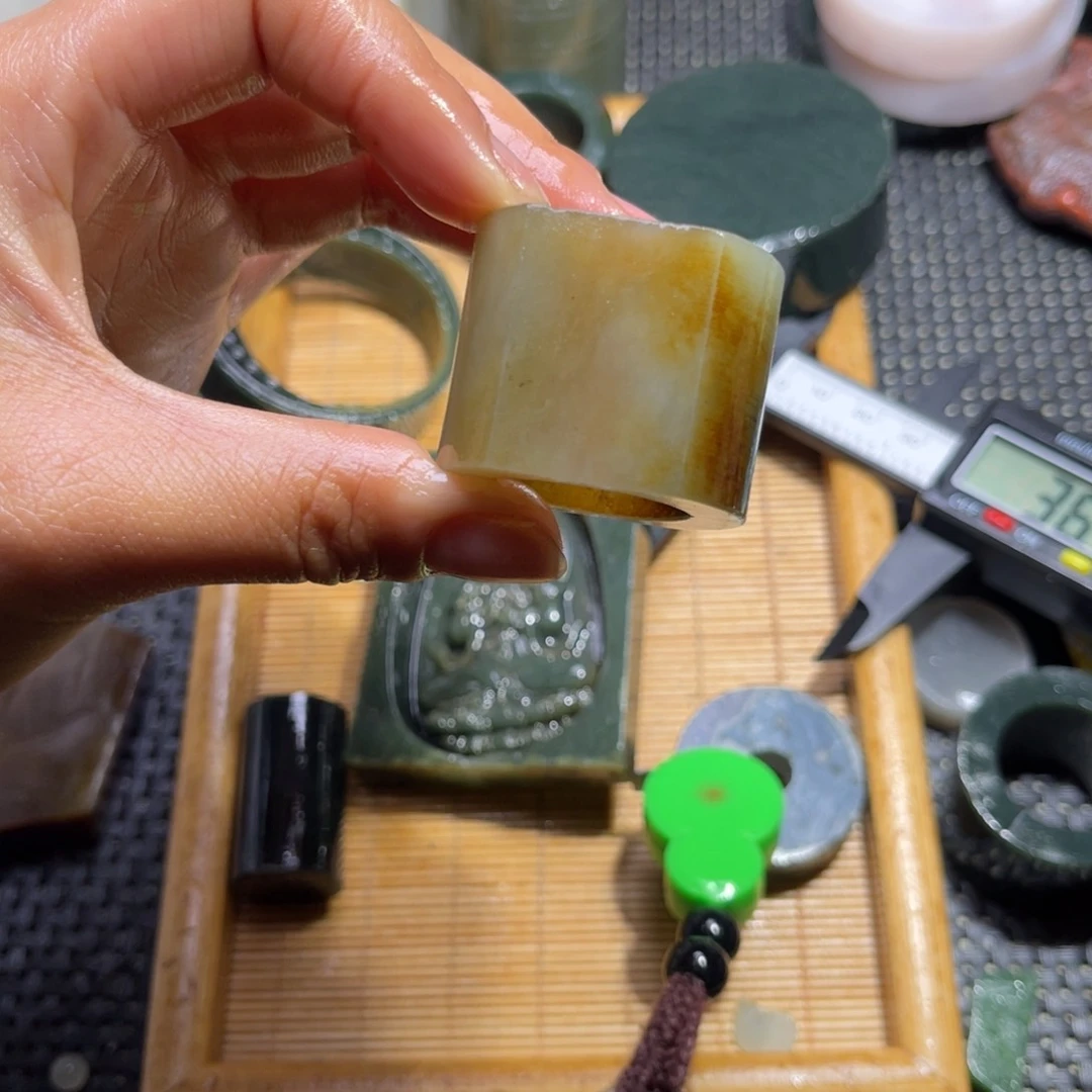 未镶嵌和田玉车挂