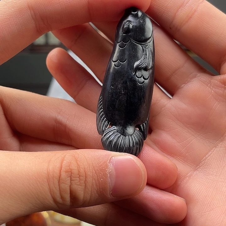 和田玉未镶嵌把件