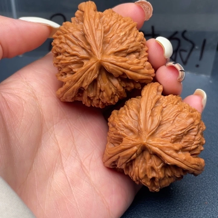 永***3文玩核桃吊坠白狮子