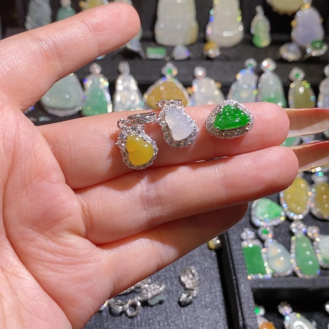 颈饰银S925镶嵌翡翠鱼天然翡翠