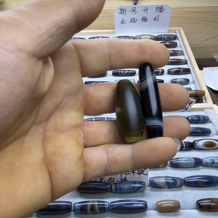 罗***阳玛瑙/玉髓未镶嵌颈饰