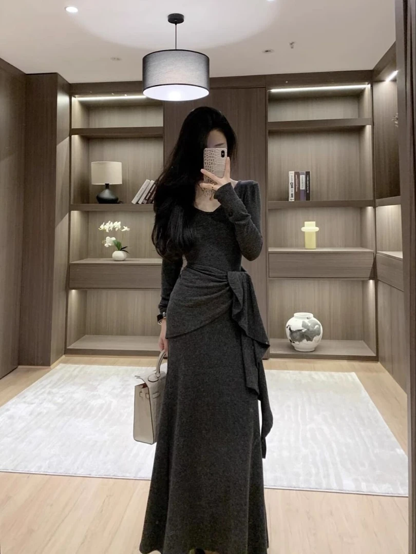 法式气质V领灰色长袖连衣裙女春秋季新款高级感收腰显瘦长裙套装