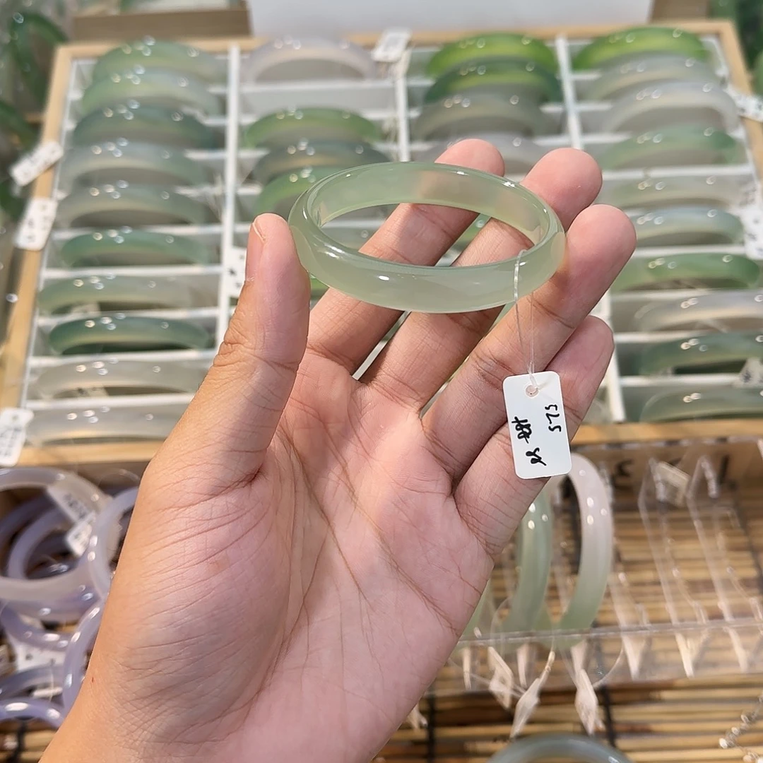 玛瑙/玉髓未镶嵌手镯圈口52.5