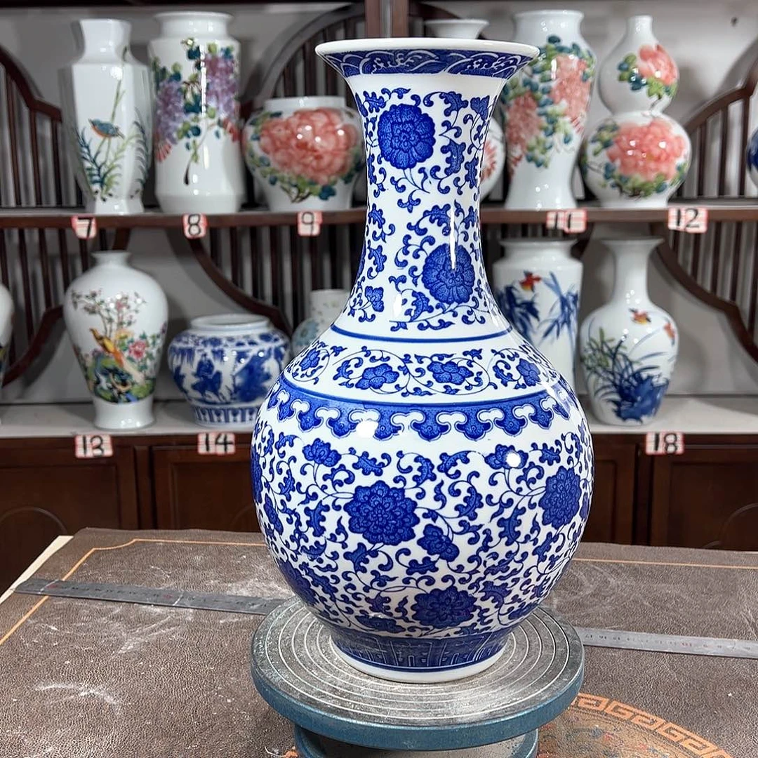 摆件景德镇陶瓷缠枝