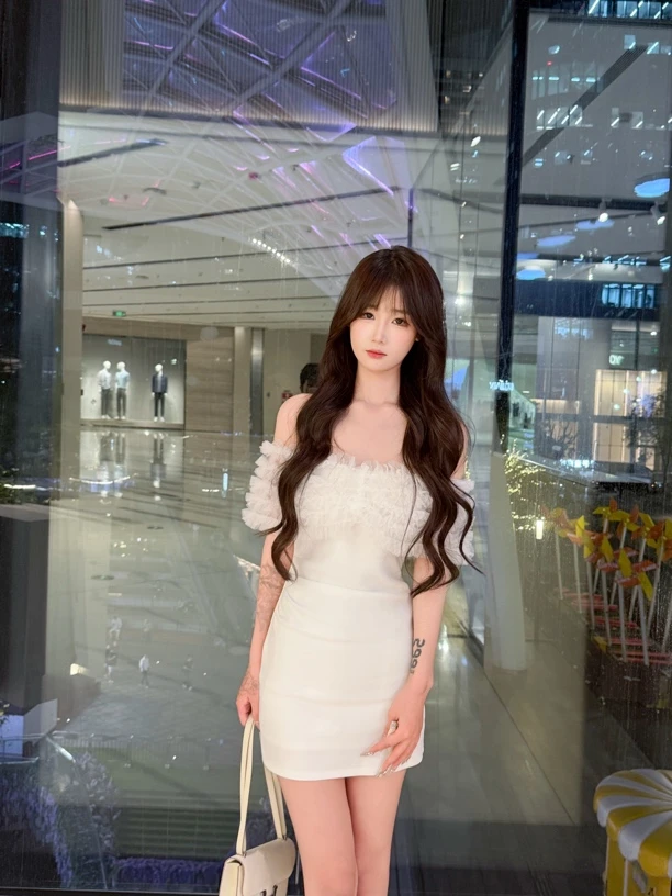 法式一字肩立体木耳卷边网纱抹胸修身连衣裙温柔纯欲慵懒风女装