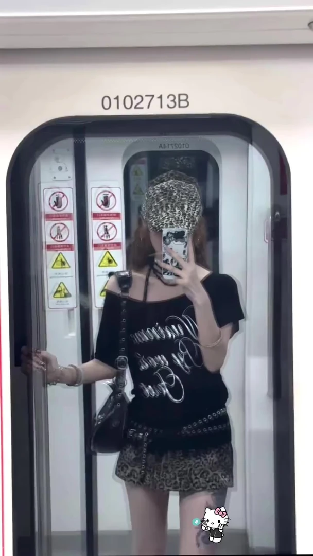 美式辣妹风街头斜肩短袖t恤女夏季宽松休闲百搭露肩设计感上衣服