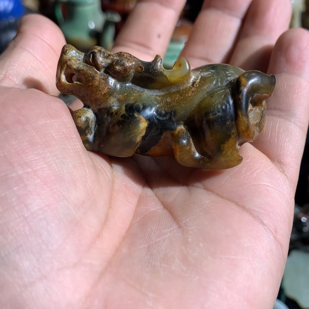 透闪石质玉未镶嵌颈饰