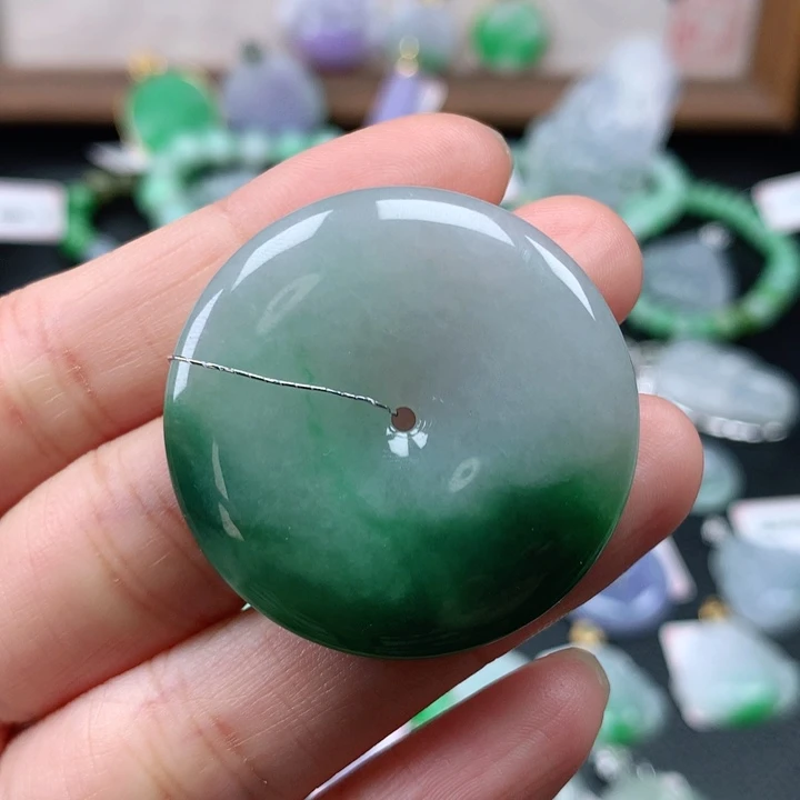 颈饰未镶嵌翡翠平安扣