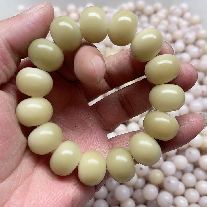 白玉菩提吊坠微瑕17青提手串