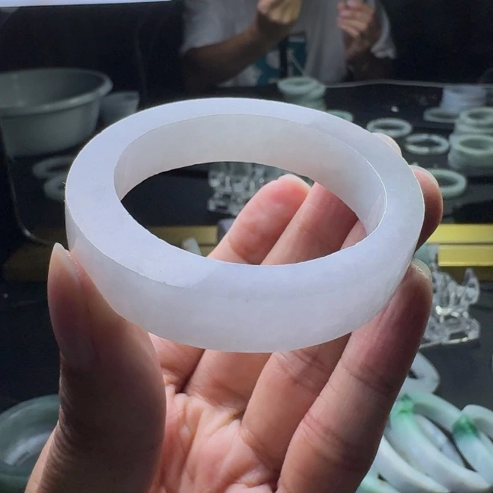 定制翡翠未镶嵌手镯50-53贵妃
