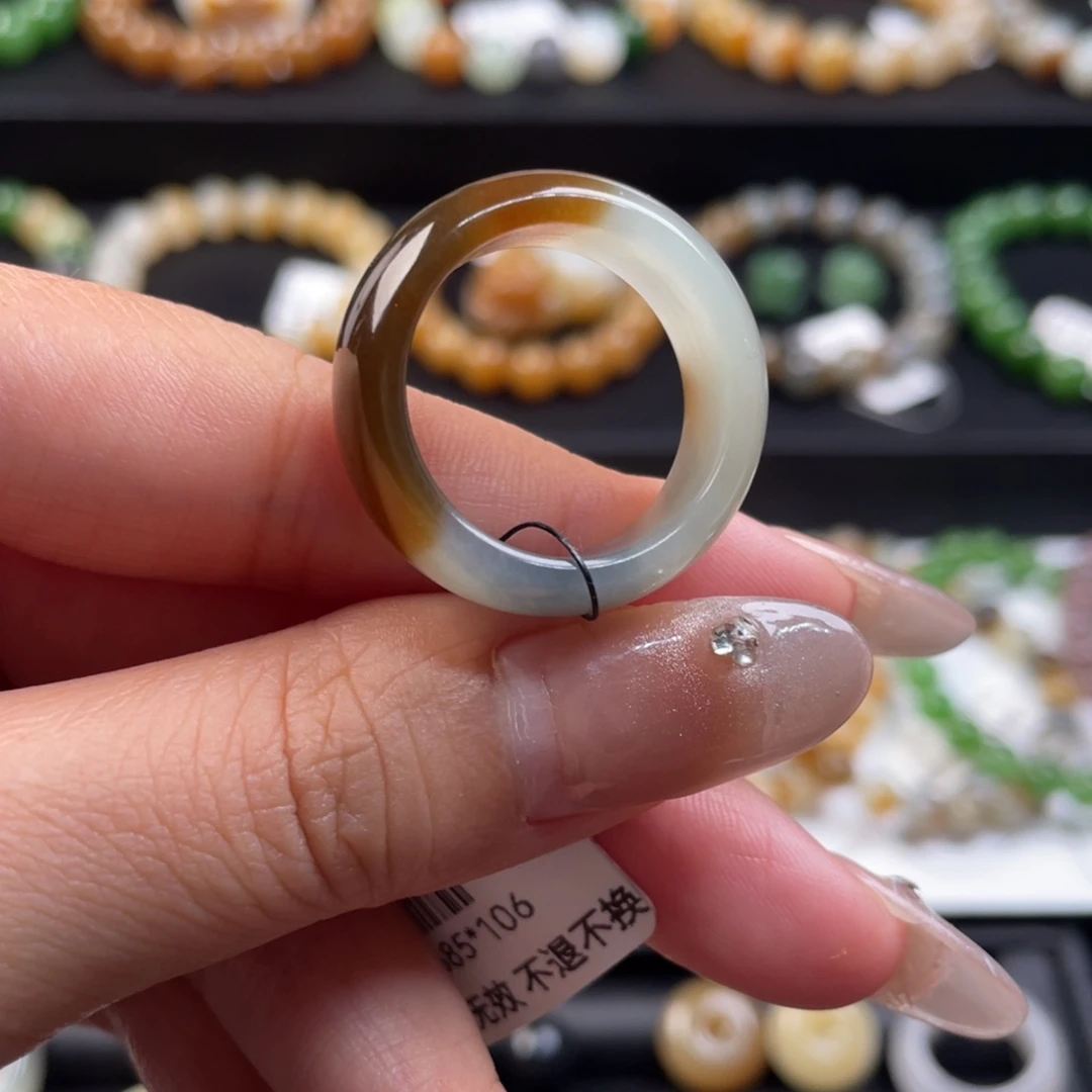 未镶嵌戒指和田玉