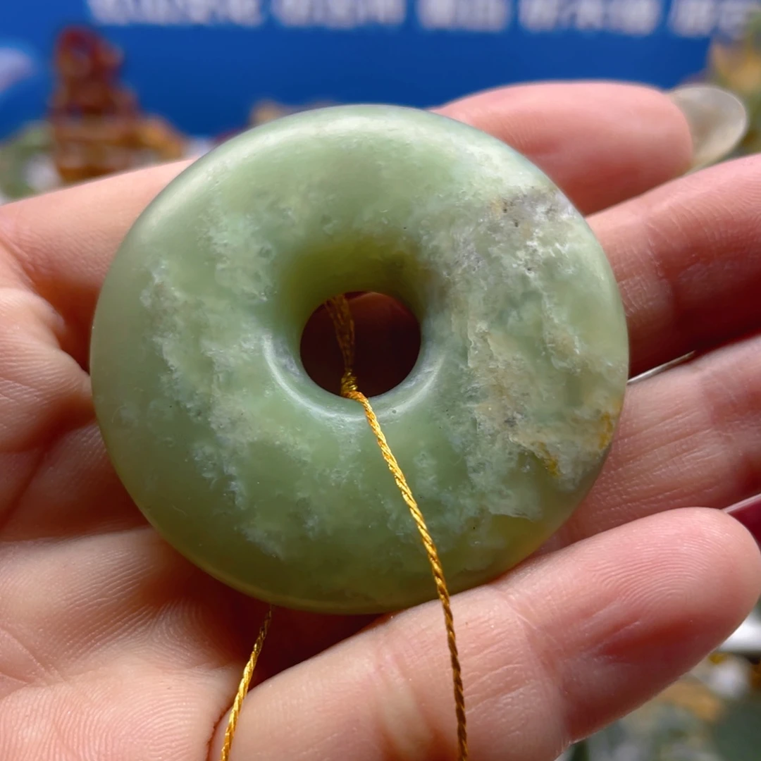 透闪石质玉未镶嵌把件