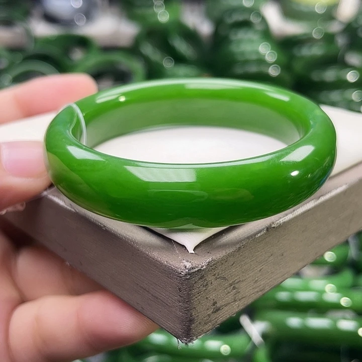 未镶嵌手镯和田玉（碧玉）