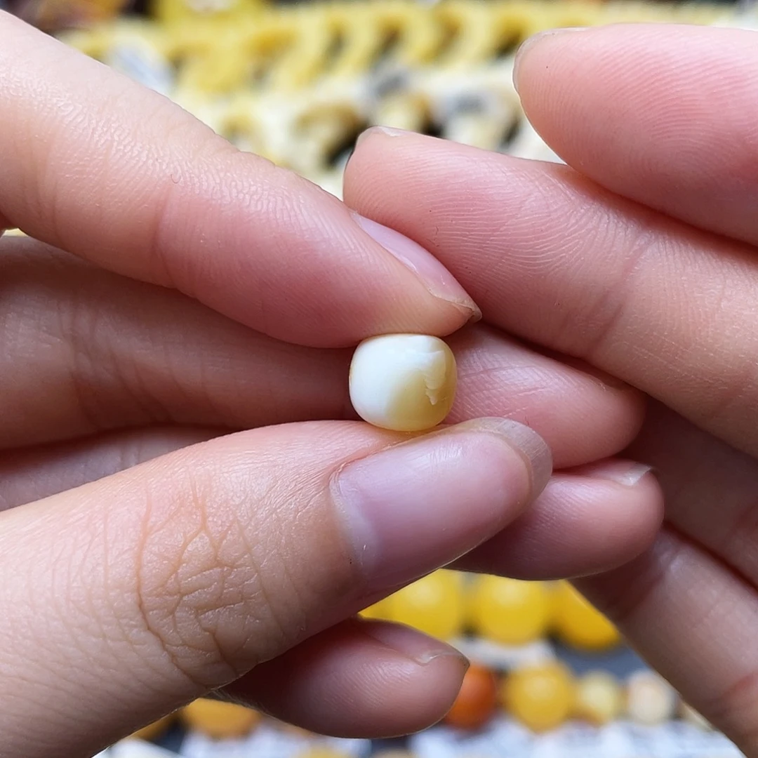 未镶嵌蜜蜡裸石老型8.2✖️7.5mm瑕