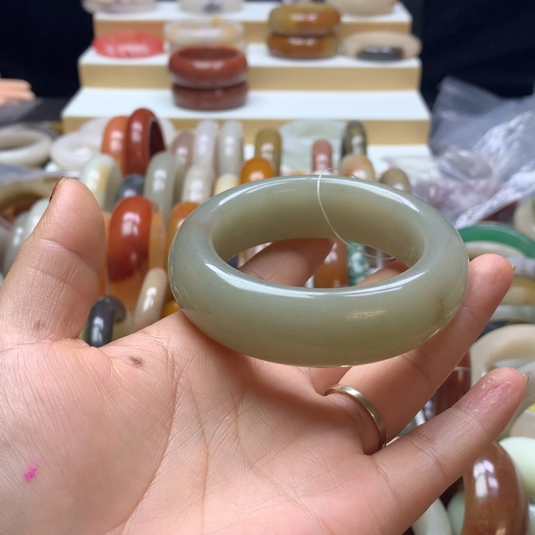 石英质玉手镯未镶嵌玉*