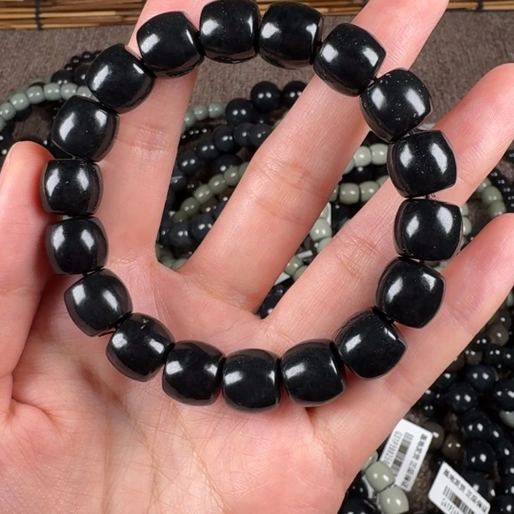 和田玉（墨玉）手串未镶嵌哈**斯