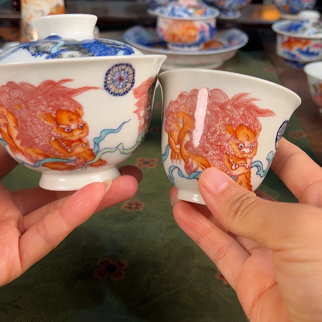 釉里红斗彩狮子盖碗加杯两件套