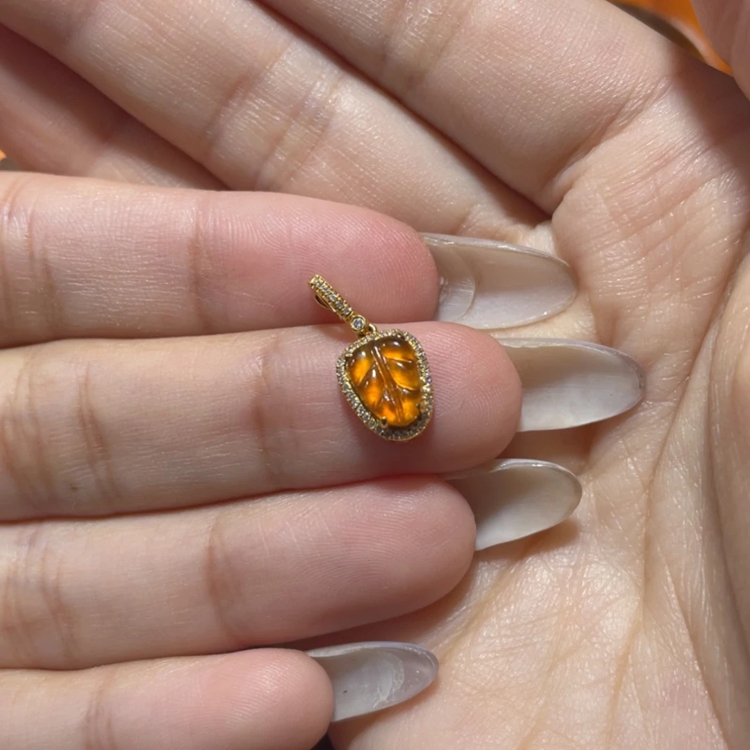 【闪购商品】颈饰18K金镶嵌翡翠