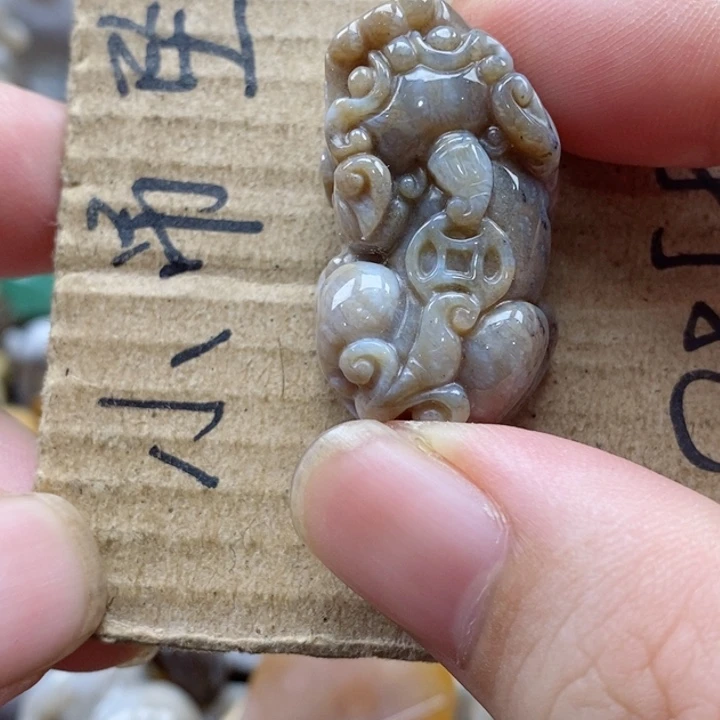 硅化珊瑚（珊瑚玉）未镶嵌颈饰阁*