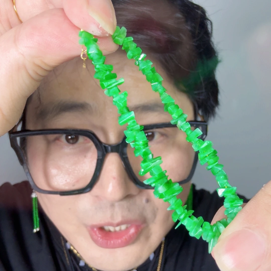 翡翠18K金镶嵌颈饰一件