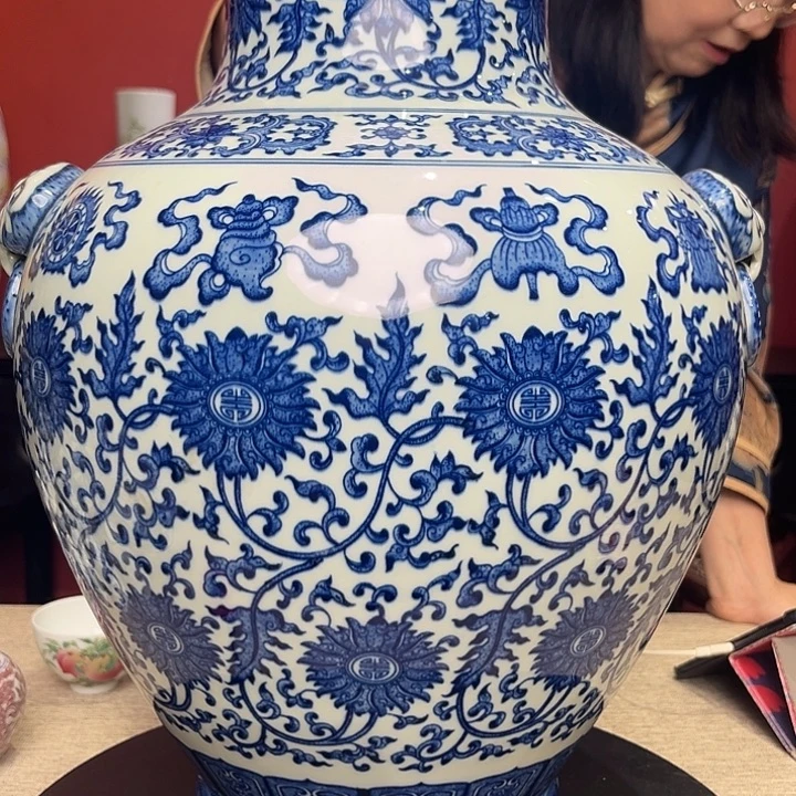 机***人瓶青花缠枝八宝铺首尊