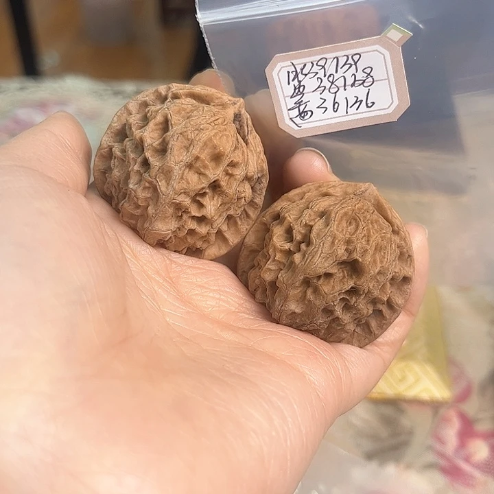 文玩核桃吊坠非嫁接元宝