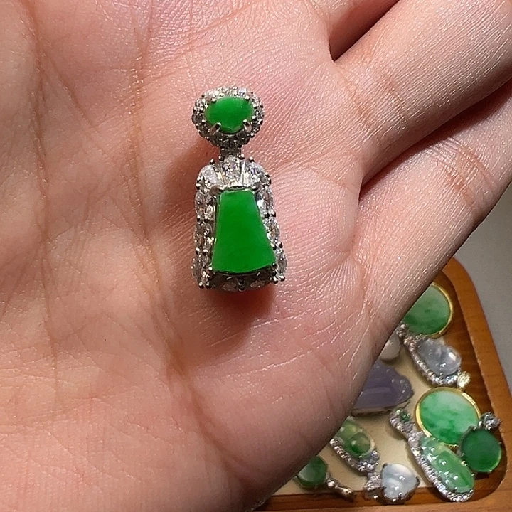 翡翠未镶嵌颈饰吊坠