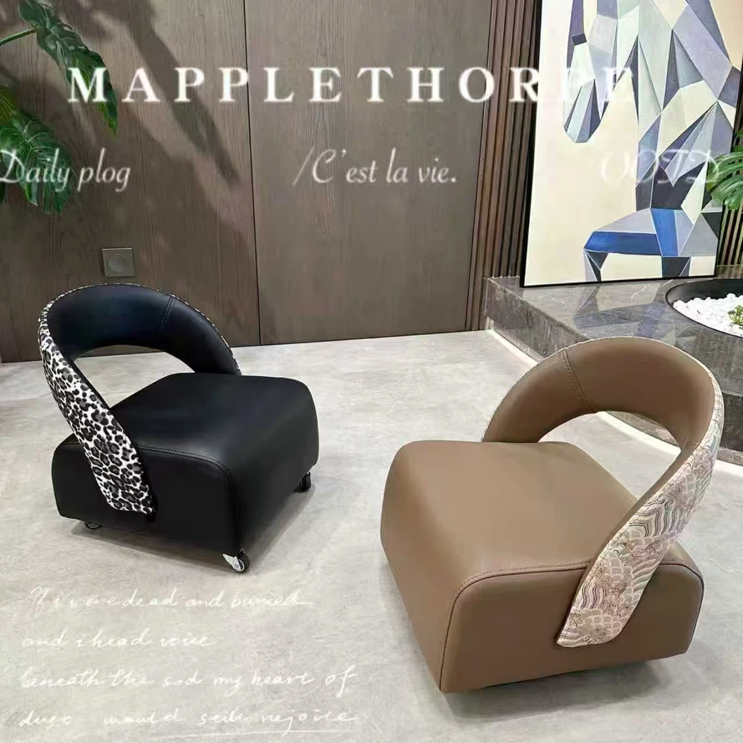 滑轮矮凳万向轮小凳子家用换鞋凳带娃神器儿童带轮板凳静音靠背椅