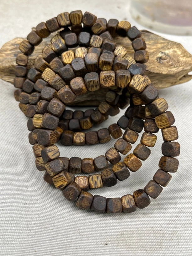 奇楠沉香白奇不规整老虫漏料方卡7宠粉多样性发一