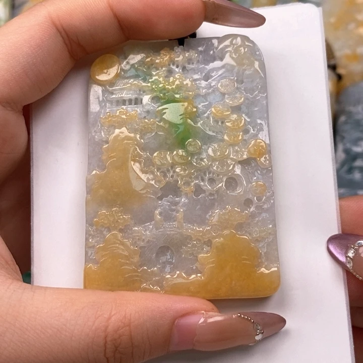 3***？翡翠未镶嵌颈饰翡翠