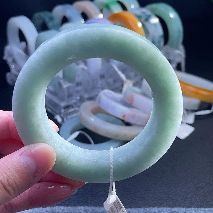 定制翡翠未镶嵌翡翠手镯